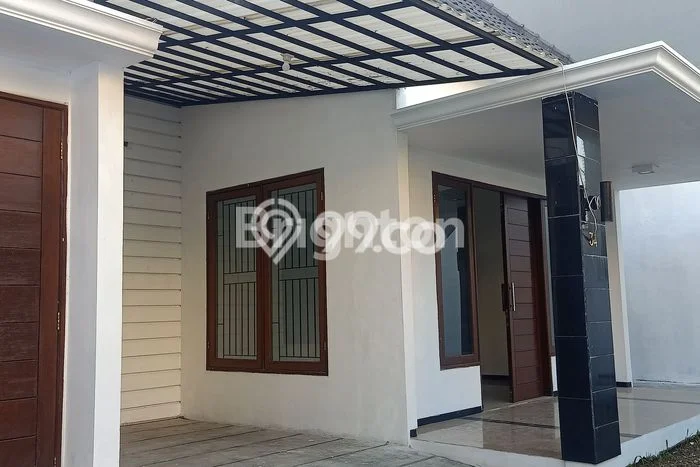 Disewakan! Rumah 3 Kamar Tidur &
2 Kamar Mandi di Manyar, Surabaya Disewakan! Rumah 3 Kamar Tidur &
2 Kamar Mandi di Manyar, Surabaya