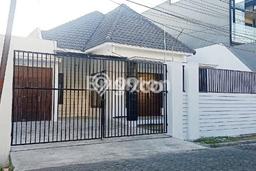 Disewakan! Rumah 3 Kamar Tidur &
2 Kamar Mandi di Manyar, Surabaya Disewakan! Rumah 3 Kamar Tidur &
2 Kamar Mandi di Manyar, Surabaya