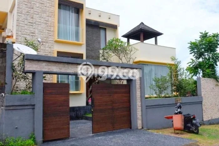 Vila di , Area 350m2m², Area Strategis Vila di , Area 350m2m², Area Strategis