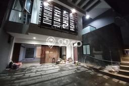 Lokasi terbaik! Rumah siap pakai disewakan di Kebayoran Baru LB 500m2 Lokasi terbaik! Rumah siap pakai disewakan di Kebayoran Baru LB 500m2