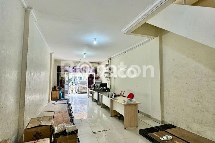 Unit Ruko Dijual di Jakarta Barat LT 68m2 & LB 164m2 Unit Ruko Dijual di Jakarta Barat LT 68m2 & LB 164m2