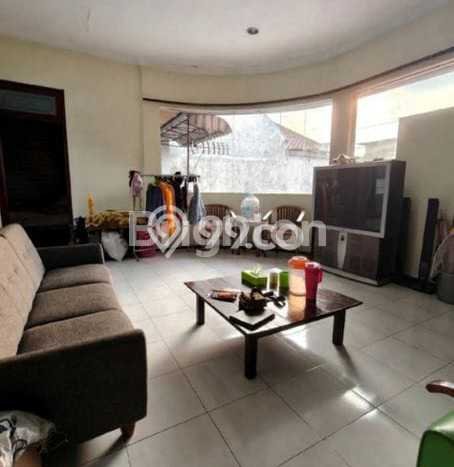Rumah Elit LB 600m2 Siap Pakai Desain Elegan di Soekarno Hatta, Malang Rumah Elit LB 600m2 Siap Pakai Desain Elegan di Soekarno Hatta, Malang
