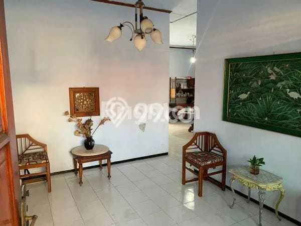 Rumah Mewah LB 180m2 Siap Pakai Desain Elegan di Bantaran, Malang Rumah Mewah LB 180m2 Siap Pakai Desain Elegan di Bantaran, Malang