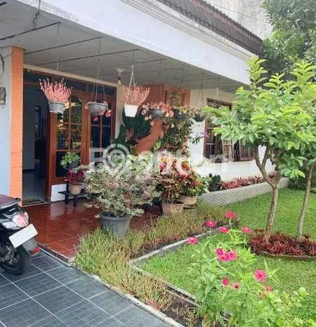 Rumah Mewah LB 180m2 Siap Pakai Desain Elegan di Bantaran, Malang Rumah Mewah LB 180m2 Siap Pakai Desain Elegan di Bantaran, Malang