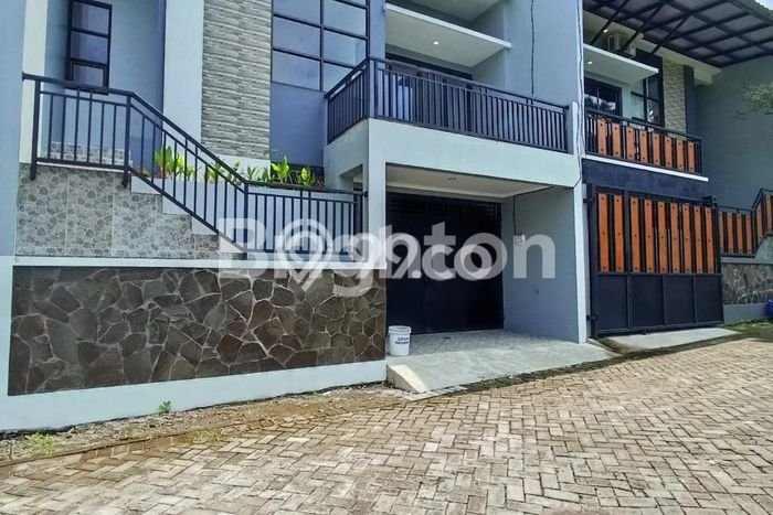 Hunian Cantik Modern Lb 123m2 di Tembalang, Semarang Hunian Cantik Modern Lb 123m2 di Tembalang, Semarang