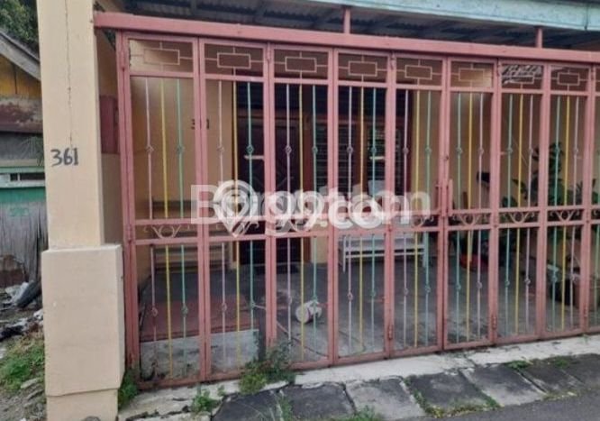 Hunian Cantik Modern Lb 200m2 di Semarang Timur, Semarang Hunian Cantik Modern Lb 200m2 di Semarang Timur, Semarang