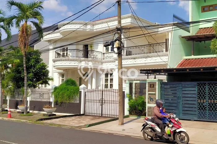 Siap Huni Rumah Minimalis & Modern LB 500m2 di Pondok Indah Siap Huni Rumah Minimalis & Modern LB 500m2 di Pondok Indah