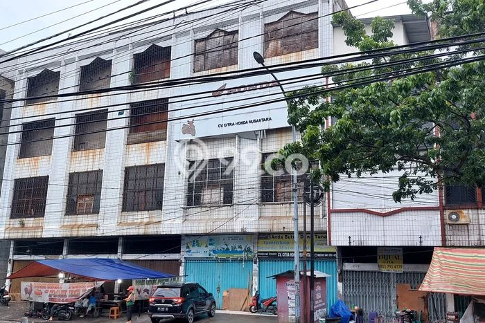 Unit Ruko Disewakan di Lima Puluh di Area Ramai & Strategis Unit Ruko Disewakan di Lima Puluh di Area Ramai & Strategis
