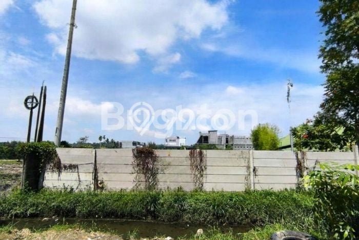 Tanah Disewakan di Marpoyan Damai, Pekanbaru, Luas 2387m2 SHM Tanah Disewakan di Marpoyan Damai, Pekanbaru, Luas 2387m2 SHM