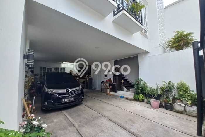 Ready to Use! Luxury House LT 134m2 Desain Elegan di Pejaten Ready to Use! Luxury House LT 134m2 Desain Elegan di Pejaten