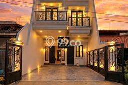 Dijual Rumah Luas Elegan Dengan View Eksklusif di Rawamangun, Jakarta Timur Dijual Rumah Luas Elegan Dengan View Eksklusif di Rawamangun, Jakarta Timur