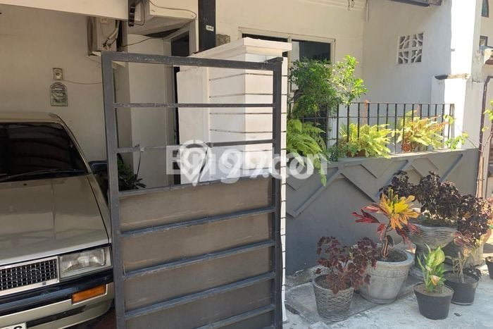 Rumah Modern 3 KT LT 98m2 di Dukuh Kupang Rumah Modern 3 KT LT 98m2 di Dukuh Kupang