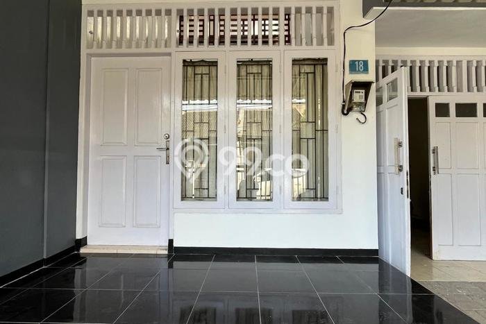 Rumah Strategis Minimalis Lb 150m2 di Semampir, Surabaya Rumah Strategis Minimalis Lb 150m2 di Semampir, Surabaya
