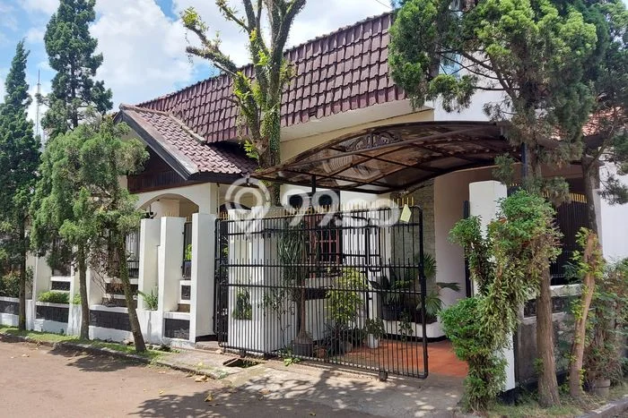 Jual Rumah Eksklusif 5 KT di Soekarno Hatta, Bandung Jual Rumah Eksklusif 5 KT di Soekarno Hatta, Bandung