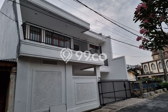Rumah Strategis Minimalis Lb 270m2 di Ciputat Timur, Tangerang Selatan Rumah Strategis Minimalis Lb 270m2 di Ciputat Timur, Tangerang Selatan