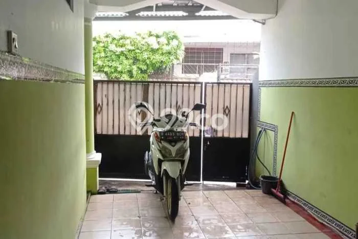 Rumah Luas Asri 3 KT Siap Pakai di Tanah Kusir Jakarta Selatan Rumah Luas Asri 3 KT Siap Pakai di Tanah Kusir Jakarta Selatan