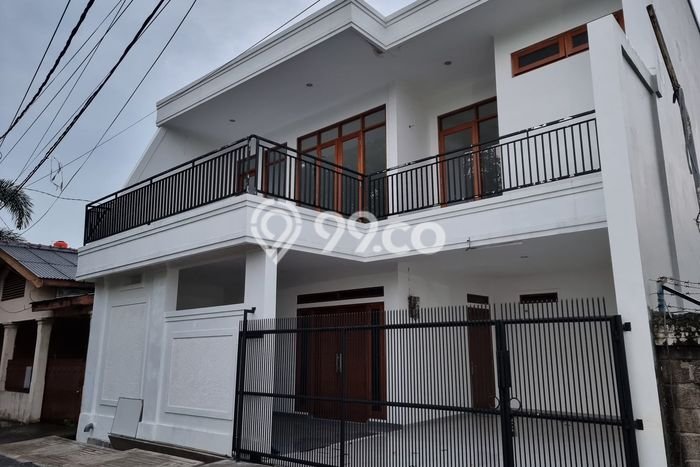 Rumah Strategis Minimalis Lb 270m2 di Ciputat Timur, Tangerang Selatan Rumah Strategis Minimalis Lb 270m2 di Ciputat Timur, Tangerang Selatan