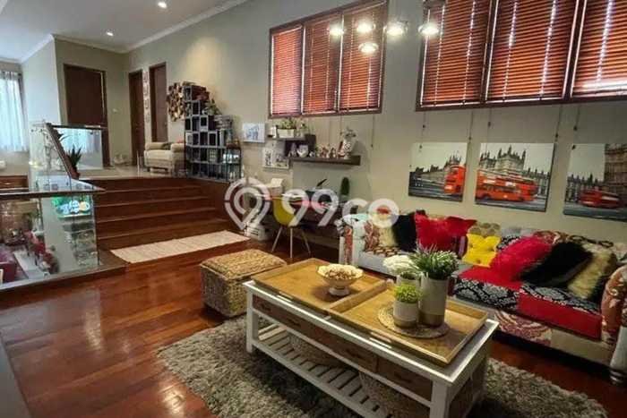 Siap Huni Hunian Elit 6 Kamar di Ciledug Dekat ke Mana Pun Siap Huni Hunian Elit 6 Kamar di Ciledug Dekat ke Mana Pun