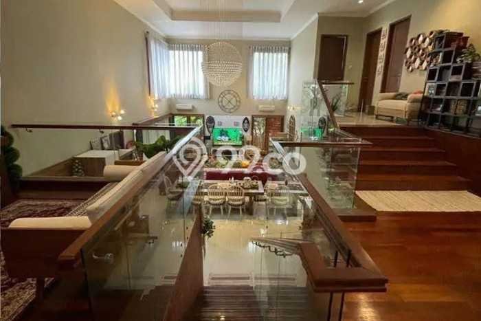 Siap Huni Hunian Elit 6 Kamar di Ciledug Dekat ke Mana Pun Siap Huni Hunian Elit 6 Kamar di Ciledug Dekat ke Mana Pun