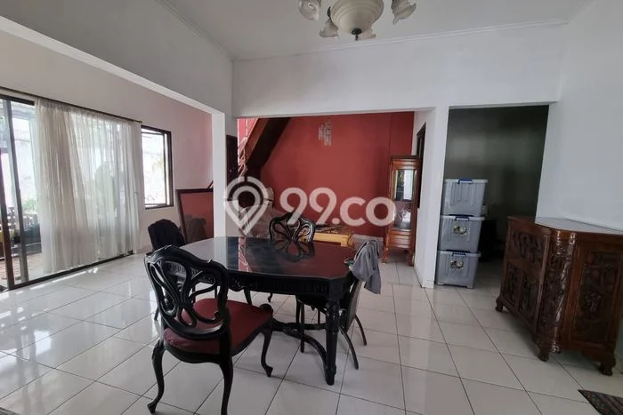 Rumah Modern 3 KT di Bintaro Tangerang Selatan Semi Furnished Rumah Modern 3 KT di Bintaro Tangerang Selatan Semi Furnished