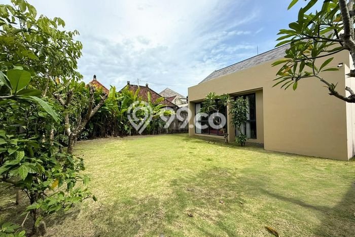 PELUANG INVESTASI! Vila Kawasan , Area 700m2m², Hasil Menjanjikan PELUANG INVESTASI! Vila Kawasan , Area 700m2m², Hasil Menjanjikan