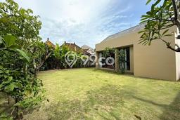 PELUANG INVESTASI! Vila Kawasan , Area 700m2m², Hasil Menjanjikan PELUANG INVESTASI! Vila Kawasan , Area 700m2m², Hasil Menjanjikan