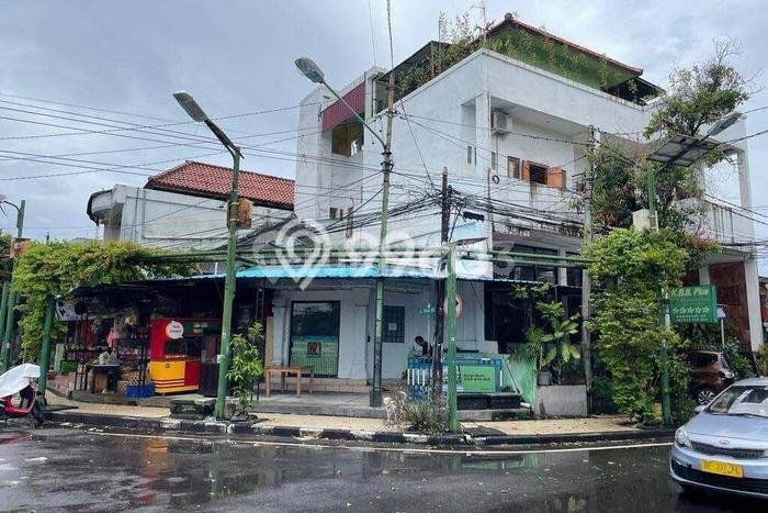 Rumah Nyaman di Kuta, Badung, Luas 532m2m² LB 1000m2m² Rumah Nyaman di Kuta, Badung, Luas 532m2m² LB 1000m2m²