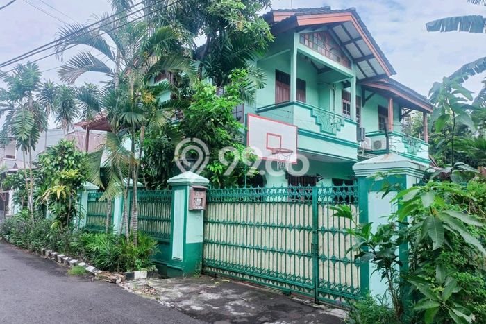 Jual Rumah Mewah Megah Dengan View Eksklusif di Meruya, Jakarta Barat Jual Rumah Mewah Megah Dengan View Eksklusif di Meruya, Jakarta Barat