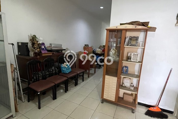 Rumah Kost untuk Dijual di Genteng dengan 10 KT, 10 KM, Luas 200m2 Rumah Kost untuk Dijual di Genteng dengan 10 KT, 10 KM, Luas 200m2
