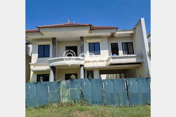 Rumah Elit Modern Tanpa Renovasi di Pakuwon Indah Surabaya Rumah Elit Modern Tanpa Renovasi di Pakuwon Indah Surabaya