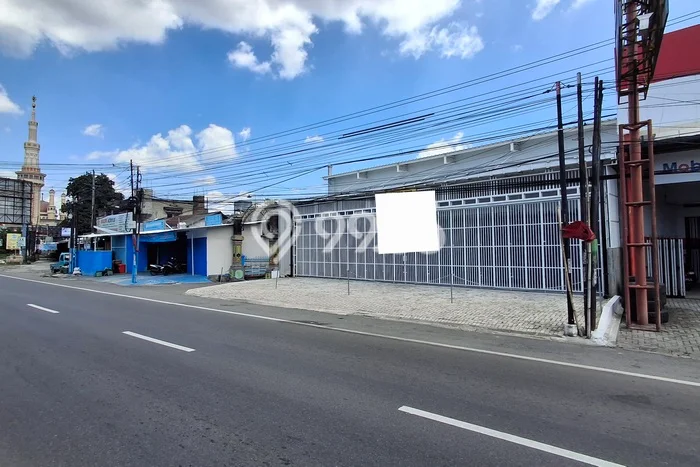 Disewakan Ruko komersial di Klaten Tengah luas bangunan 300m2 Disewakan Ruko komersial di Klaten Tengah luas bangunan 300m2