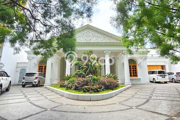 Hunian Mewah LB 500m2 Siap Pakai Desain Elegan di Pondok Indah, Jakarta Selatan Hunian Mewah LB 500m2 Siap Pakai Desain Elegan di Pondok Indah, Jakarta Selatan