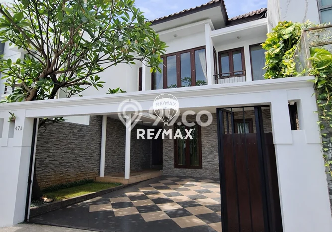 Lokasi strategis! Rumah siap pakai dikontrakkan di Mampang Prapatan LB 290m2 Lokasi strategis! Rumah siap pakai dikontrakkan di Mampang Prapatan LB 290m2