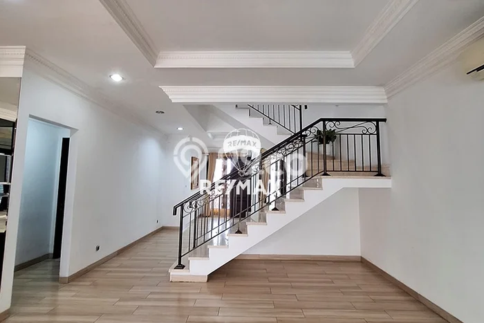 Lokasi strategis! Rumah siap pakai dikontrakkan di Mampang Prapatan LB 290m2 Lokasi strategis! Rumah siap pakai dikontrakkan di Mampang Prapatan LB 290m2
