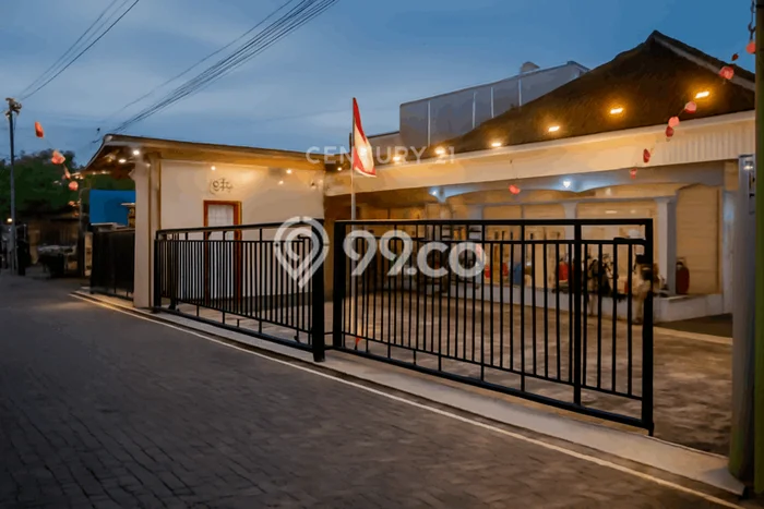 Rumah Elit LB 500m2 Siap Pakai Desain Elegan di Caturtunggal, Yogyakarta Rumah Elit LB 500m2 Siap Pakai Desain Elegan di Caturtunggal, Yogyakarta