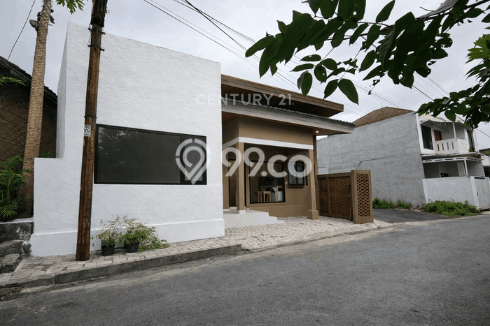Rumah Modern Cantik 9 KT Siap Huni di Ngaglik Rumah Modern Cantik 9 KT Siap Huni di Ngaglik