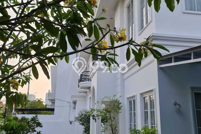 Jual Rumah Mewah Elegan Dengan View Cantik di Puri Indah, Jakarta Barat Jual Rumah Mewah Elegan Dengan View Cantik di Puri Indah, Jakarta Barat