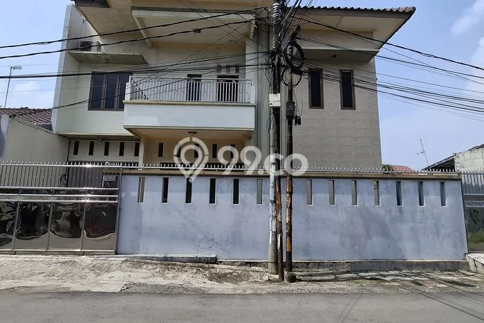 Jual Rumah Favorit Siap Huni LB 275m2 di Karawang Barat, Karawang Jual Rumah Favorit Siap Huni LB 275m2 di Karawang Barat, Karawang