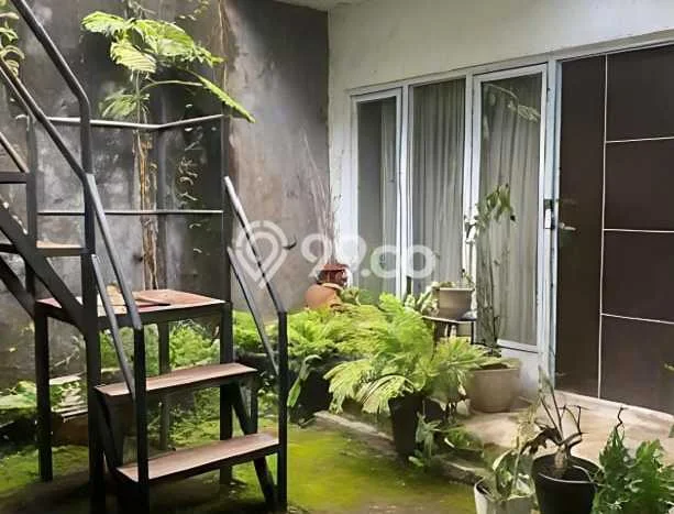 For Sale Hunian Rumah Terawat 5 Kamar di Kedungmundu, Semarang For Sale Hunian Rumah Terawat 5 Kamar di Kedungmundu, Semarang