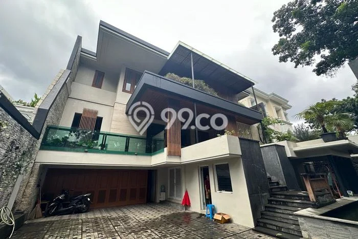Ready to Use! Premium House LT 651m2 Desain Elegan di Pondok Indah Ready to Use! Premium House LT 651m2 Desain Elegan di Pondok Indah