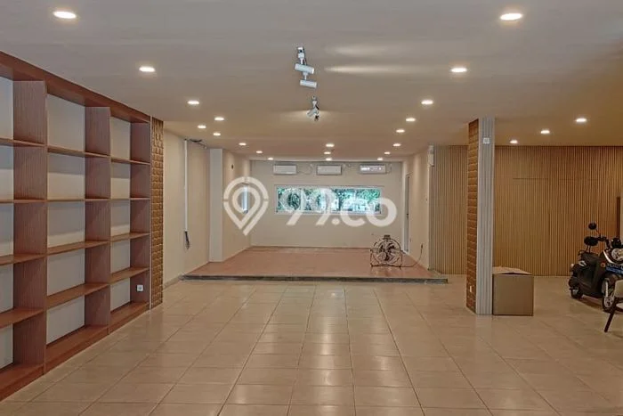 Ruko disewakan lokasi strategis Kuta Badung 182m2 Ruko disewakan lokasi strategis Kuta Badung 182m2