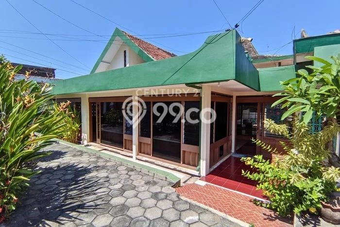 Rumah Nyaman di Caturtunggal, 2 KM, Area Strategis, Luas 955m² LB 300m² Rumah Nyaman di Caturtunggal, 2 KM, Area Strategis, Luas 955m² LB 300m²