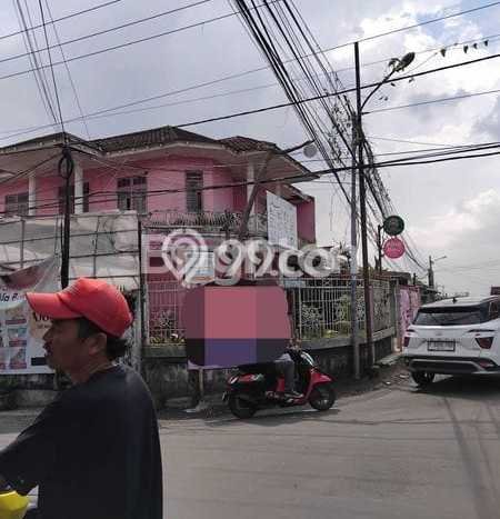 UNIT SPESIAL! Rumah area , 5 KT, Dekat Pusat Kota, Luas 250m2m² Bangunan 270m2m² UNIT SPESIAL! Rumah area , 5 KT, Dekat Pusat Kota, Luas 250m2m² Bangunan 270m2m²