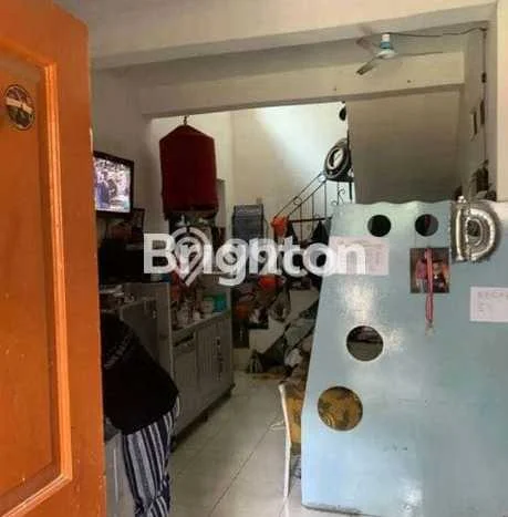 Unit Kost Dijual di Empang dengan 4 Kamar Area Ramai Unit Kost Dijual di Empang dengan 4 Kamar Area Ramai