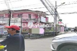 UNIT SPESIAL! Rumah area , 5 KT, Dekat Pusat Kota, Luas 250m2m² Bangunan 270m2m² UNIT SPESIAL! Rumah area , 5 KT, Dekat Pusat Kota, Luas 250m2m² Bangunan 270m2m²
