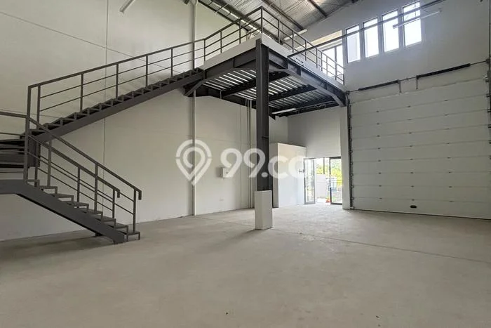 Unit Gudang Paling Strategis di BSD Tangerang Selatan dengan LB 180m2 Unit Gudang Paling Strategis di BSD Tangerang Selatan dengan LB 180m2