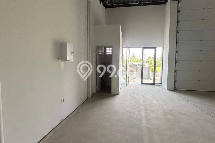 Unit Gudang Paling Strategis di BSD Tangerang Selatan dengan LB 180m2 Unit Gudang Paling Strategis di BSD Tangerang Selatan dengan LB 180m2