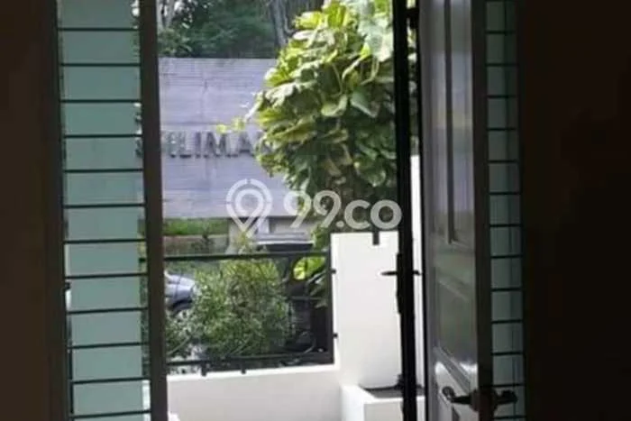 Disewakan! Rumah 4 Kamar Tidur &
2 Kamar Mandi di Kalideres, Jakarta Barat Disewakan! Rumah 4 Kamar Tidur &
2 Kamar Mandi di Kalideres, Jakarta Barat