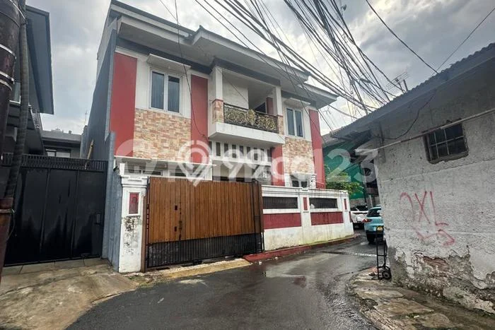 Lokasi strategis! Rumah siap pakai disewakan di Jatinegara LB 364m2 Lokasi strategis! Rumah siap pakai disewakan di Jatinegara LB 364m2