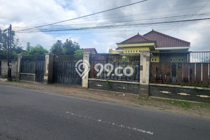 Rumah Modern Cantik 4 Kamar Siap Huni di Tulungagung Rumah Modern Cantik 4 Kamar Siap Huni di Tulungagung